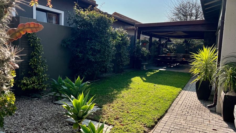 3 Bedroom Property for Sale in Earls Court Lifestyle Estate Western Cape
